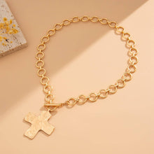 Load image into Gallery viewer, NOTABLE HAMMERED CROSS FRONT TOGGLE NECKLACE | 40NK9474