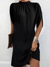 Load image into Gallery viewer, Batwing Sleeves Loose Geometric Pleated Printed Round-Neck Mini Dresses