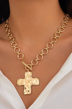 Load image into Gallery viewer, NOTABLE HAMMERED CROSS FRONT TOGGLE NECKLACE | 40NK9474