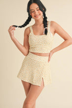 Load image into Gallery viewer, Ditsy Print Twist Back Crop Tank
