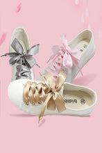 Load image into Gallery viewer, SILK SATIN RIBBON BOW PAIR SHOE LACES | 40SD108
