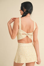 Load image into Gallery viewer, Ditsy Print Twist Back Crop Tank
