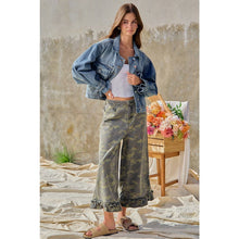 Load image into Gallery viewer, CAMOUFLAGE DENIM RUFFLED HEM MID RISE BLOOMER PANTS
