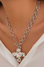 Load image into Gallery viewer, NOTABLE HAMMERED CROSS FRONT TOGGLE NECKLACE | 40NK9474
