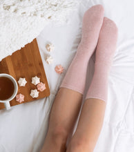 Load image into Gallery viewer, LEMON LAENDER ALOE SOCKS
