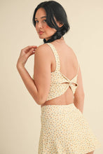 Load image into Gallery viewer, Ditsy Print Twist Back Crop Tank
