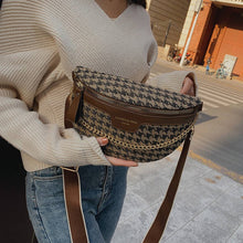 Load image into Gallery viewer, LEOPARD PRINT BLACK CHAIN STRAP FANNY BELT BAG_CWAB0923
