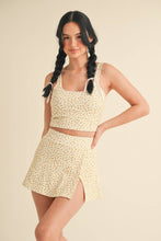 Load image into Gallery viewer, Ditsy Print Twist Back Crop Tank
