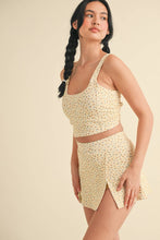 Load image into Gallery viewer, Ditsy Print Twist Back Crop Tank
